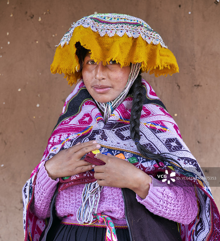 秘鲁神圣山谷中阿玛鲁民族的漂亮女人特写图片素材