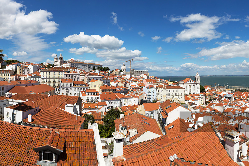 里斯本旅游目的地：阿尔法玛老城区和圣维森特外观教堂（葡萄牙）图片素材