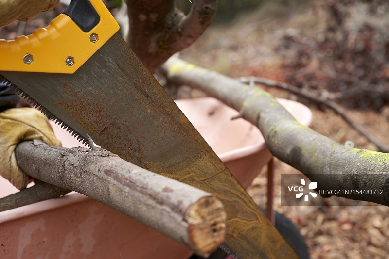 手动木材切割图片素材