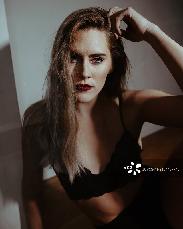 美国伊利诺伊州芝加哥的年轻美女写真图片素材