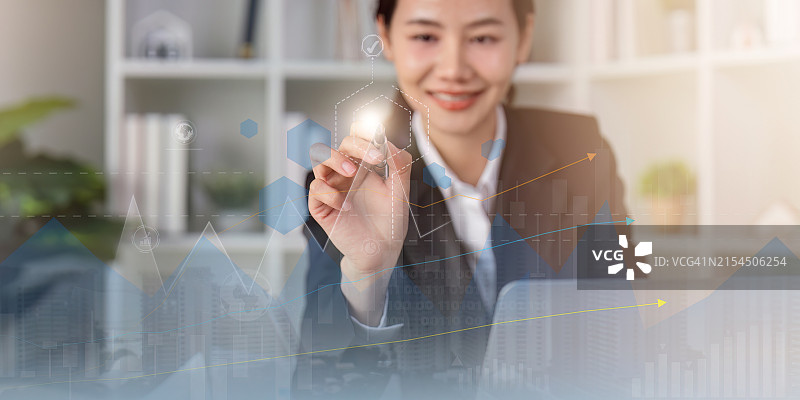 女商人在办公室工作图片素材