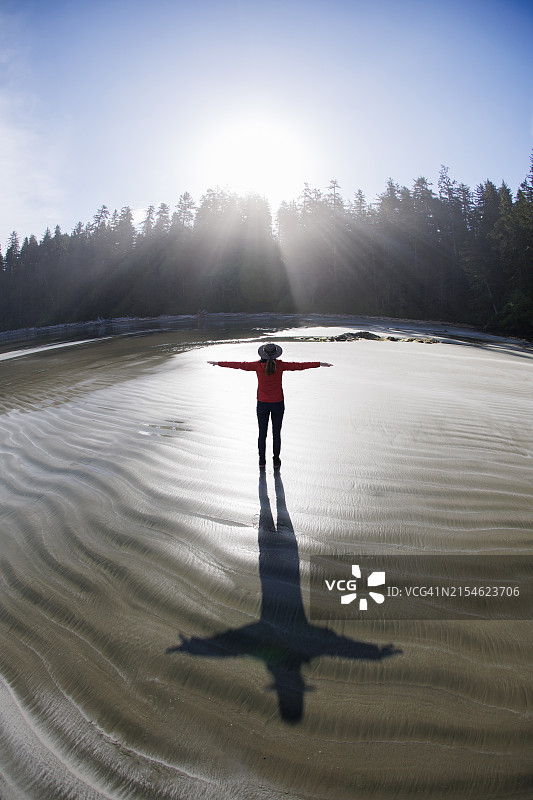 加拿大温哥华岛托菲诺附近的日出图片素材