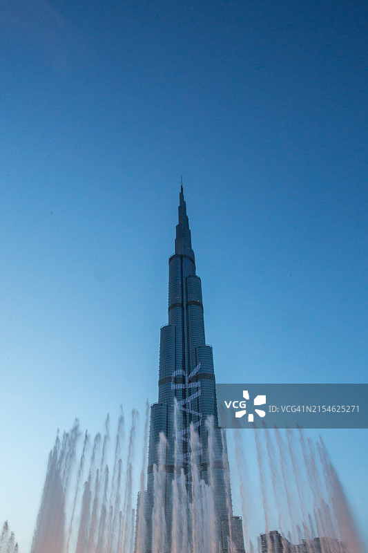 标志性的迪拜哈利法塔图片素材