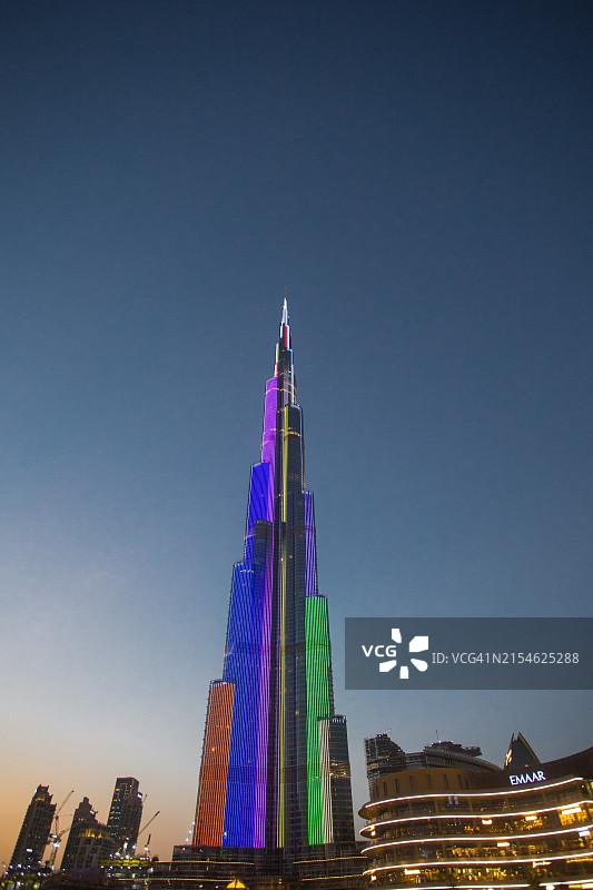 标志性的迪拜哈利法塔图片素材