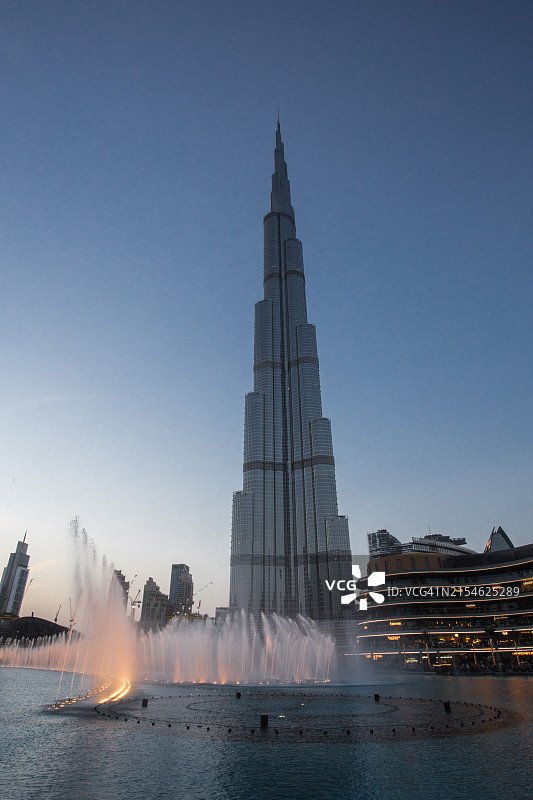 标志性的迪拜哈利法塔图片素材