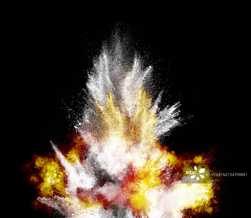 黑色背景上向上运动的火焰和烟雾爆炸图片素材