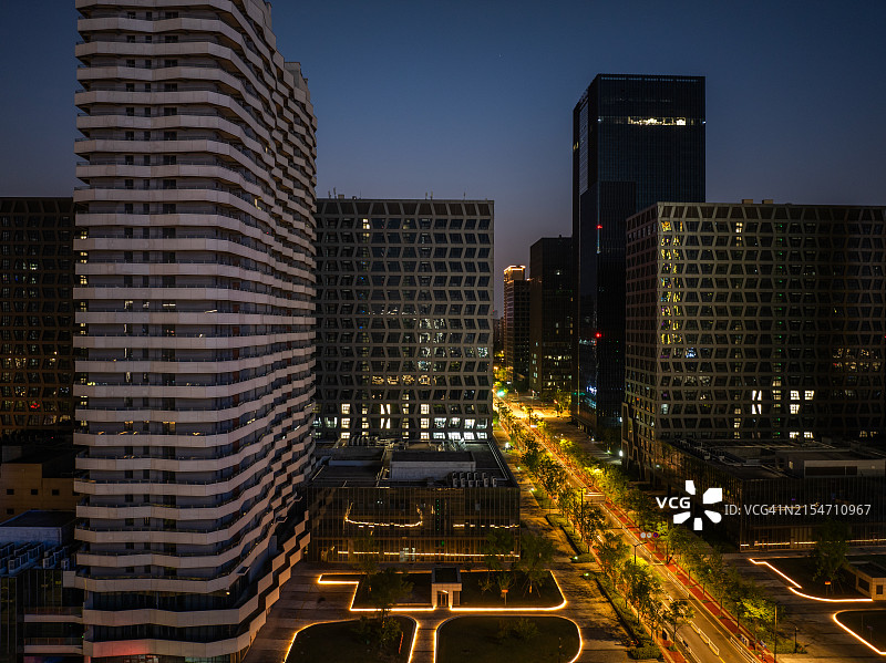 日落时分的现代城市鸟瞰图图片素材