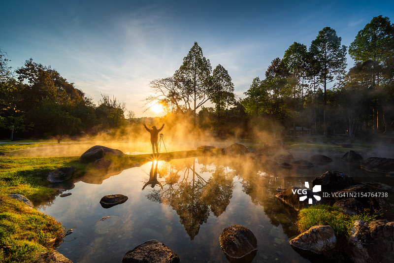 清晨南邦府查森温泉的美丽景色图片素材