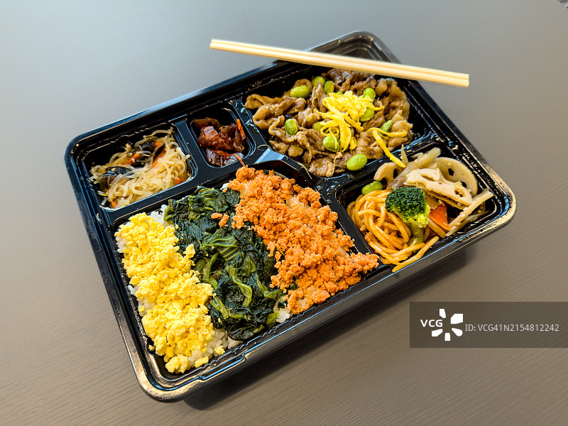 日式便当盒（含和食、中华料理和意式西餐）图片素材