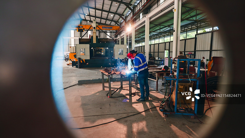 钢铁厂工人图片素材