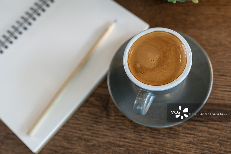 手拿咖啡杯图片素材