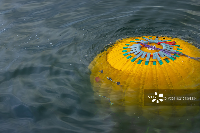 用于海底垃圾回收的重型浮标图片素材