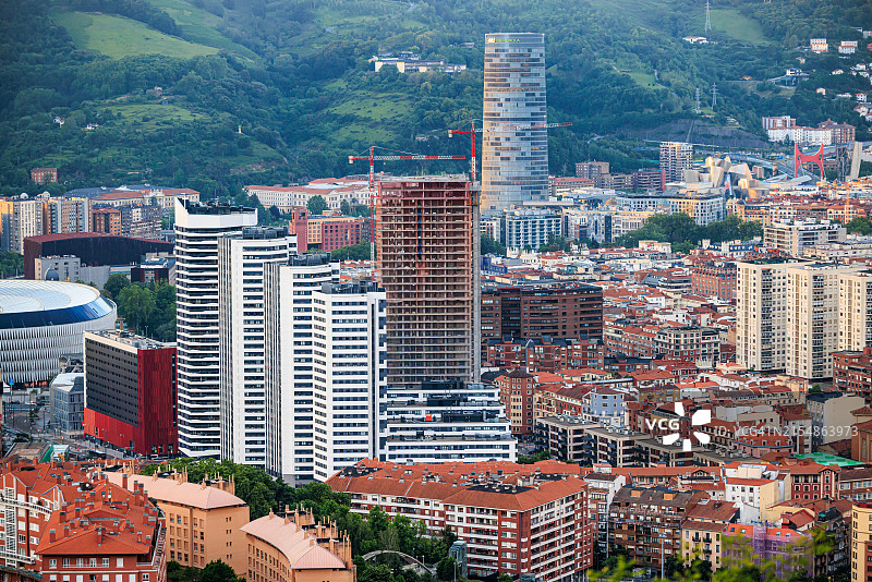 毕尔巴鄂天际线，古根海姆博物馆和祖比祖里桥图片素材
