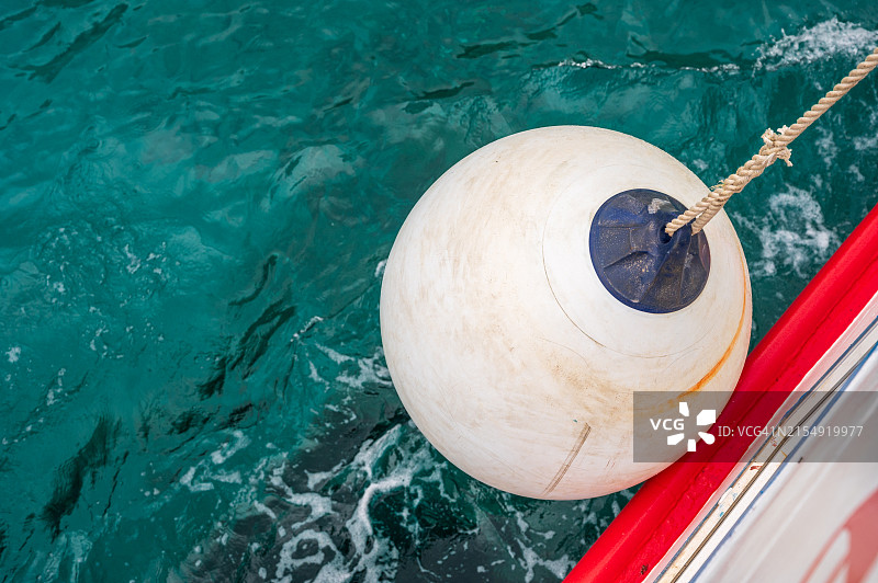 斯基亚索斯港的希腊旅游船图片素材