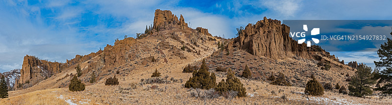 阿布萨罗卡山脉的石柱群岩层，位于科迪附近的阿布萨罗卡-比尔图斯荒野，肖肖尼国家森林图片素材