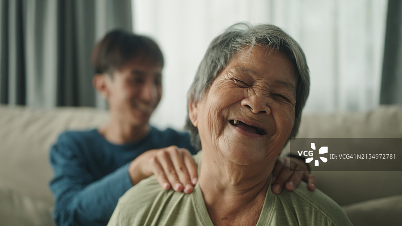 关爱老人，放松身心图片素材