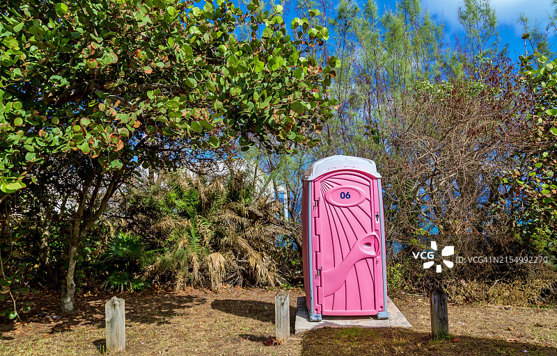 斯皮特尔池国家公园的便携式公共厕所，位于百慕大史密斯图片素材