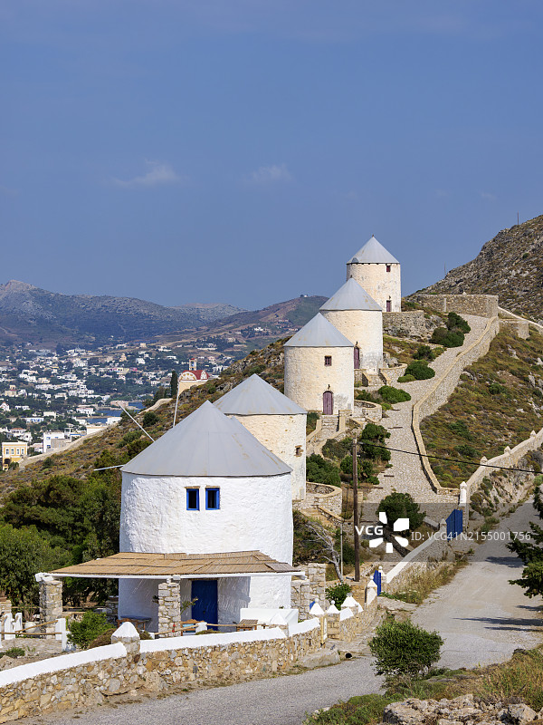 莱罗斯岛潘泰利风车，多德卡尼斯群岛，希腊，欧洲图片素材