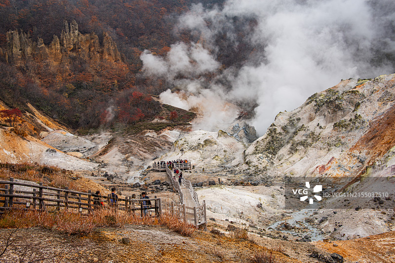日本北海道地狱谷硫磺蒸汽小路图片素材