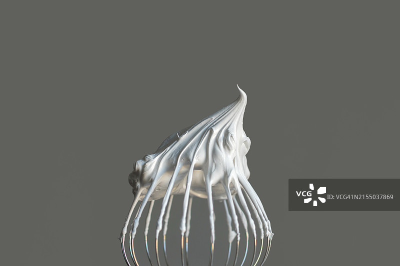 用搅拌器打发的蛋白图片素材