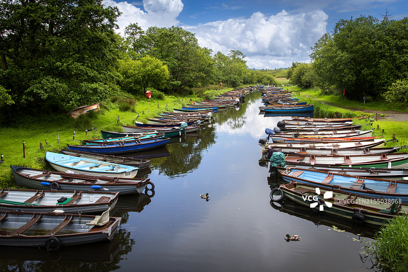 爱尔兰凯里郡罗斯城堡的赛艇图片素材