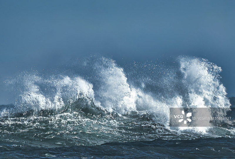 美国北卡罗来纳州顶帆海滩海浪全画幅照片图片素材