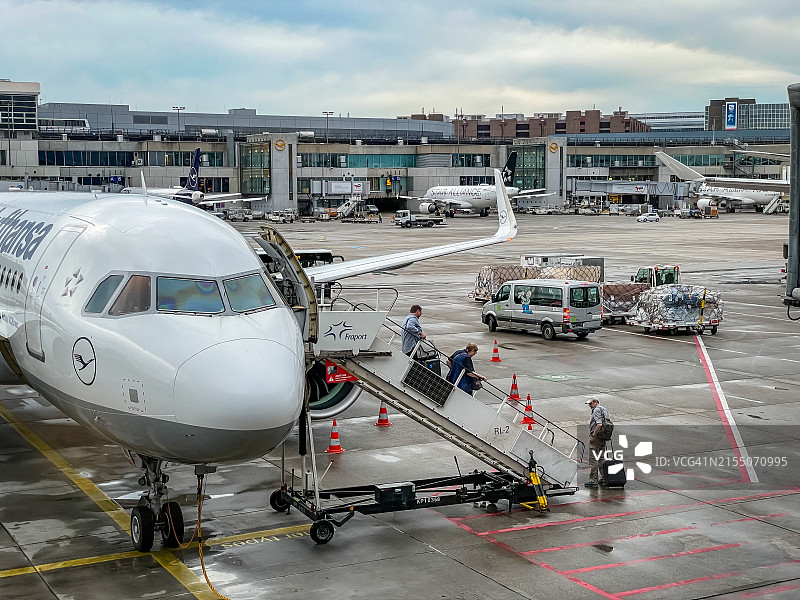 德国汉莎航空公司地勤人员罢工，面临更多旅行混乱图片素材