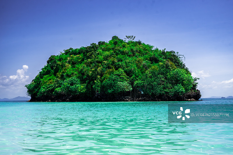 安达曼海碧绿的海水图片素材