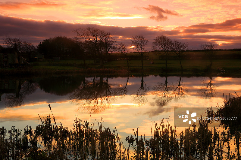英国南威尔士格拉摩根谷圣布莱兹梅杰的皮尔顿水池图片素材