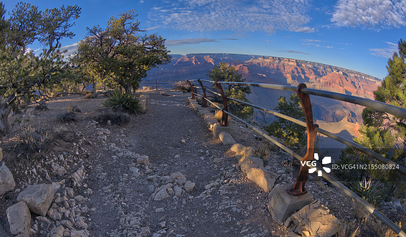 通往美国亚利桑那州大峡谷莫哈维观景点的岩石小路图片素材