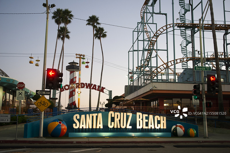 海滩木板路，美国加利福尼亚州圣克鲁斯海滩图片素材