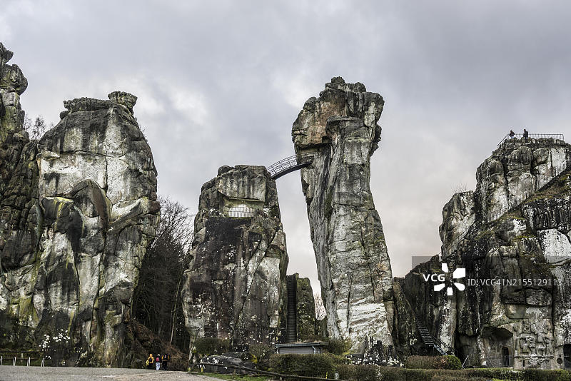 埃克斯特恩施泰内，条顿堡森林砂岩地层，霍恩巴特梅因贝格，德国北莱茵-威斯特法伦州，欧洲图片素材