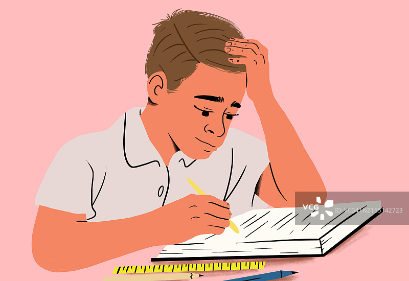 沉思的男孩用笔记本和铅笔专心学习图片素材