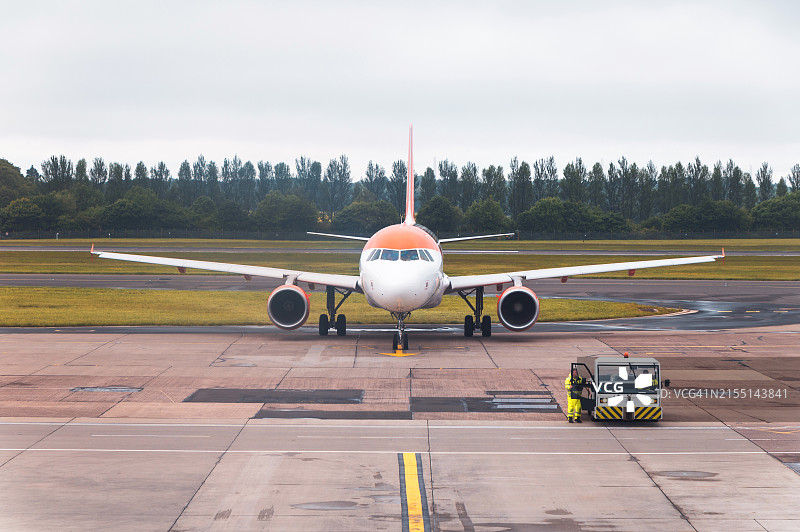 客机与后推车图片素材