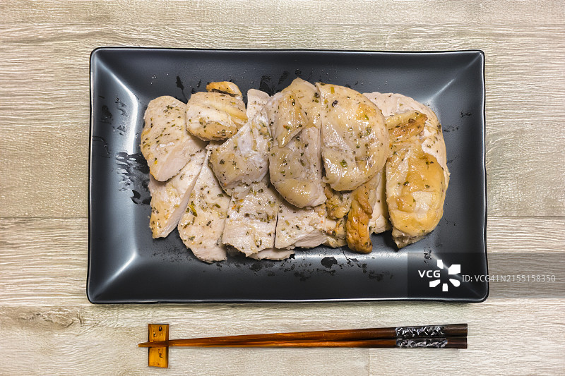 鸡胸罗勒牛排图片素材