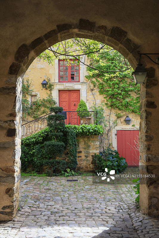 通往勒芒老城区住宅楼内院的入口，萨尔特省，卢瓦尔河地区，法国，欧洲图片素材