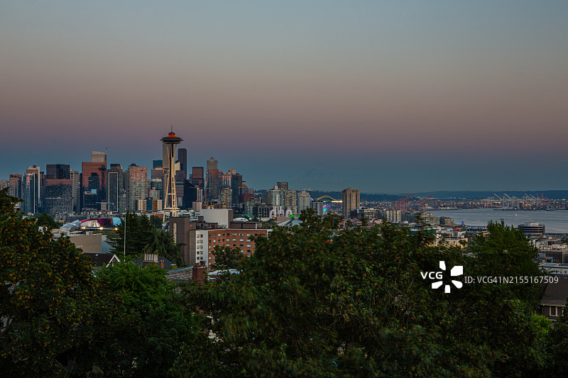 从凯瑞公园俯瞰西雅图市中心天际线图片素材