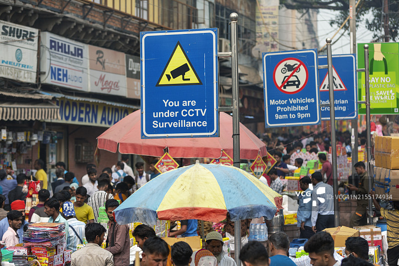 印度旧德里的闭路电视监控标志图片素材