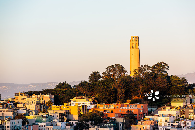 科伊特塔与旧金山天际线日落，美国加利福尼亚州图片素材