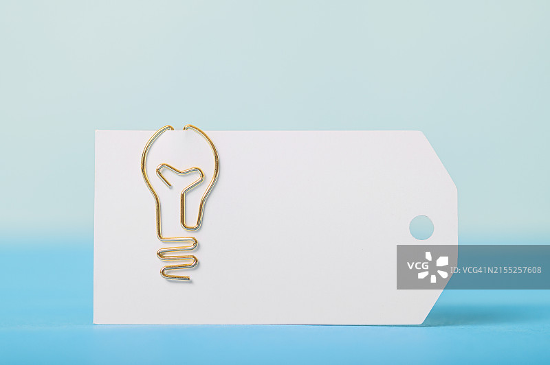 灯泡造型的回形针标签图片素材