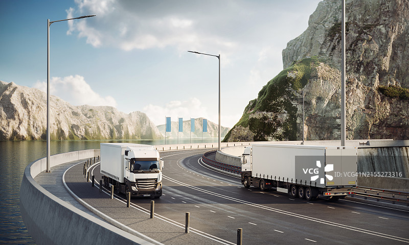 山区沿海公路上的数字化运输卡车图片素材