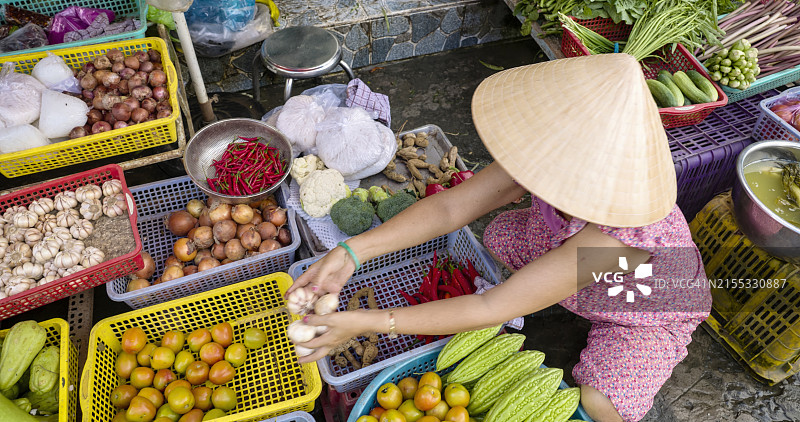 越南芹苴卖菜的越南女人图片素材