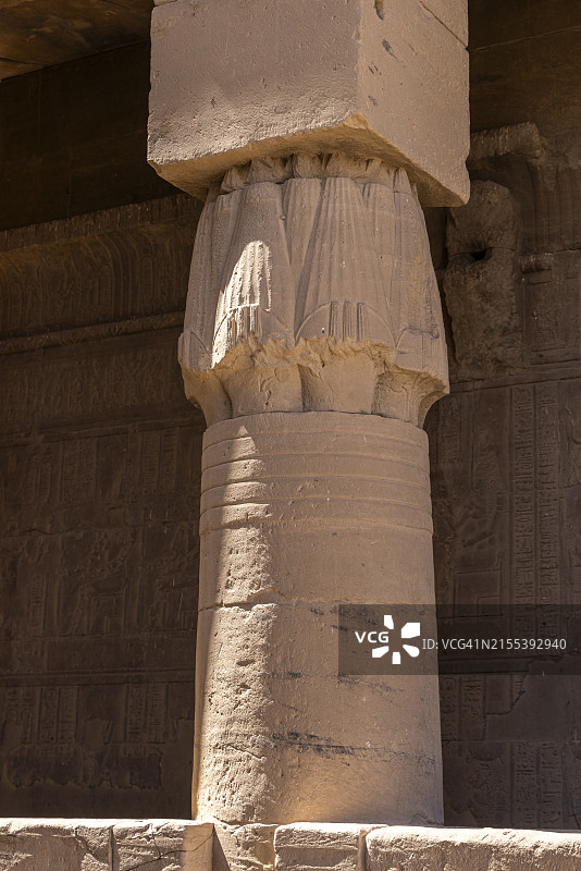 菲莱神庙广场上的柱子图片素材