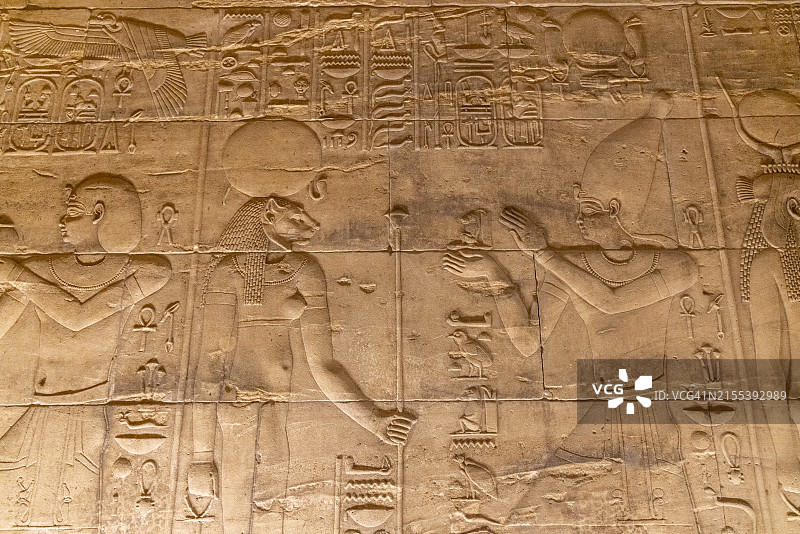 菲莱神庙（伊西斯神庙）墙上的象形文字和雕刻，埃及阿斯旺，2024年图片素材