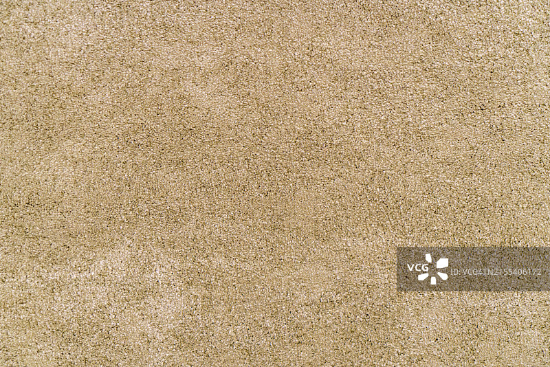 优雅棕色毛皮地毯：经典舒适图片素材