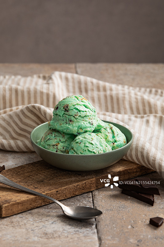 薄荷巧克力冰淇淋图片素材
