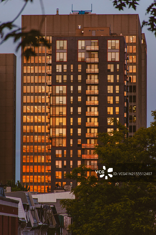 阳光照耀下的蒙特利尔建筑图片素材