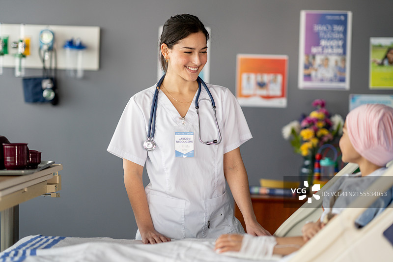 与护士交谈图片素材