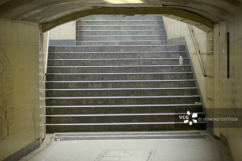 瓷砖楼梯图片素材