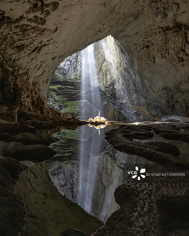 韩松洞穴 - 世界上最大的洞穴图片素材